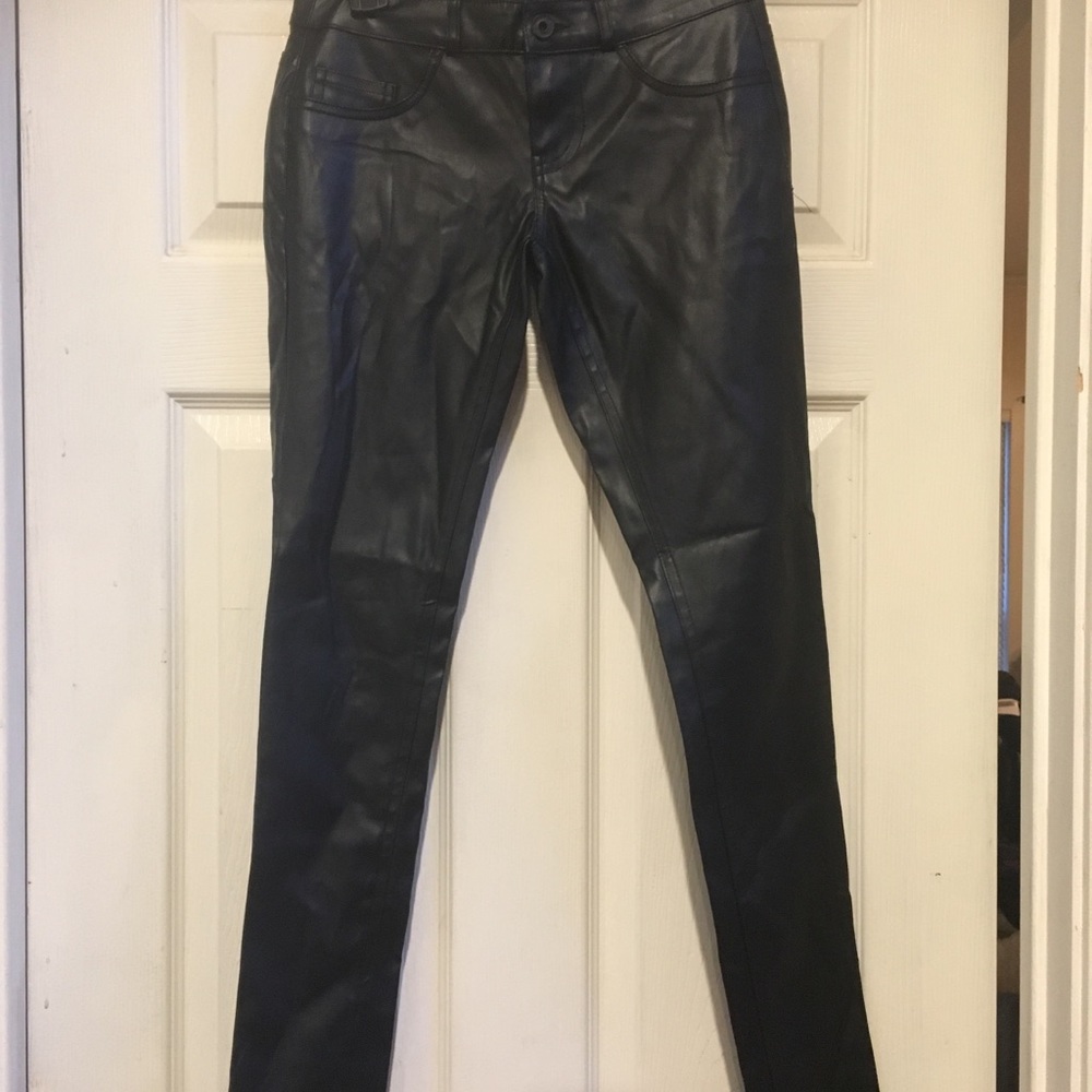 Skinny, vinyl like pants